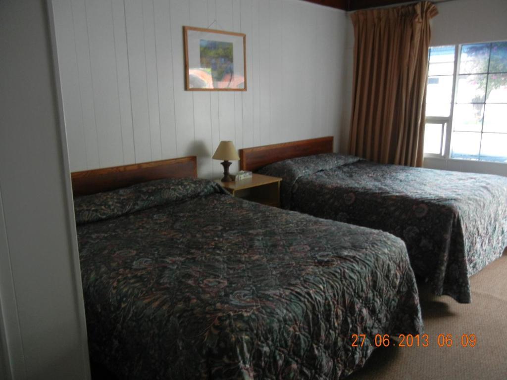 Holiday House Motel Penticton Quarto foto