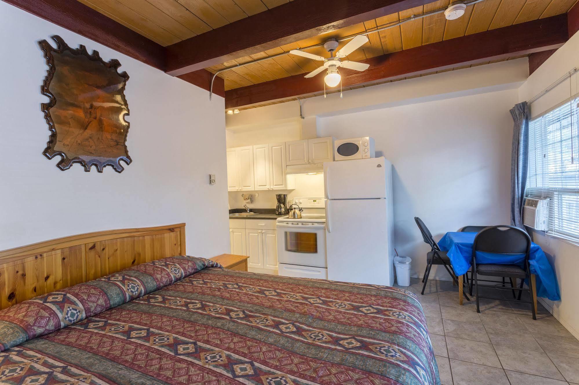 Holiday House Motel Penticton Exterior foto